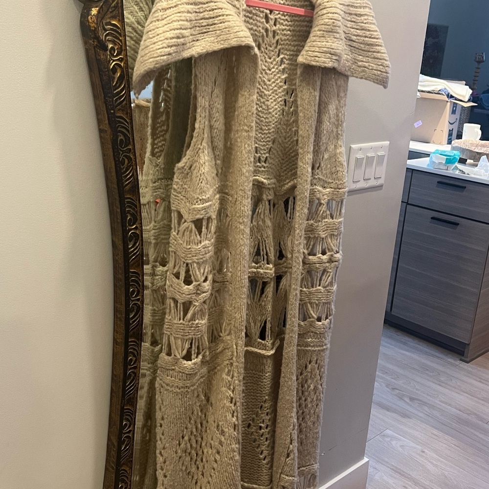 Chic Beige Knit Sleeveless Cardigan